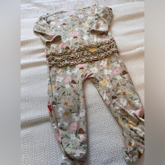 Magnetic Me Portabella Posies Modal Bamboo Magnetic Ruffle Footie - Picture 5 of 10